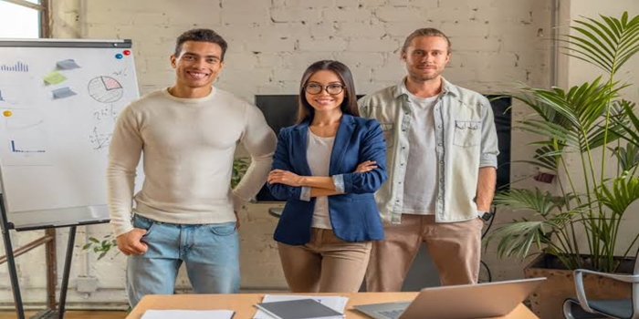 Why Young Entrepreneurs Are Choosing Digital Businesses Over Physical Stores